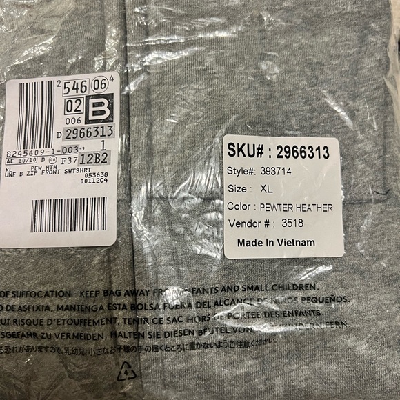 New in packaging Boys LANDS END zip up hoodie! - Picture 2 of 2